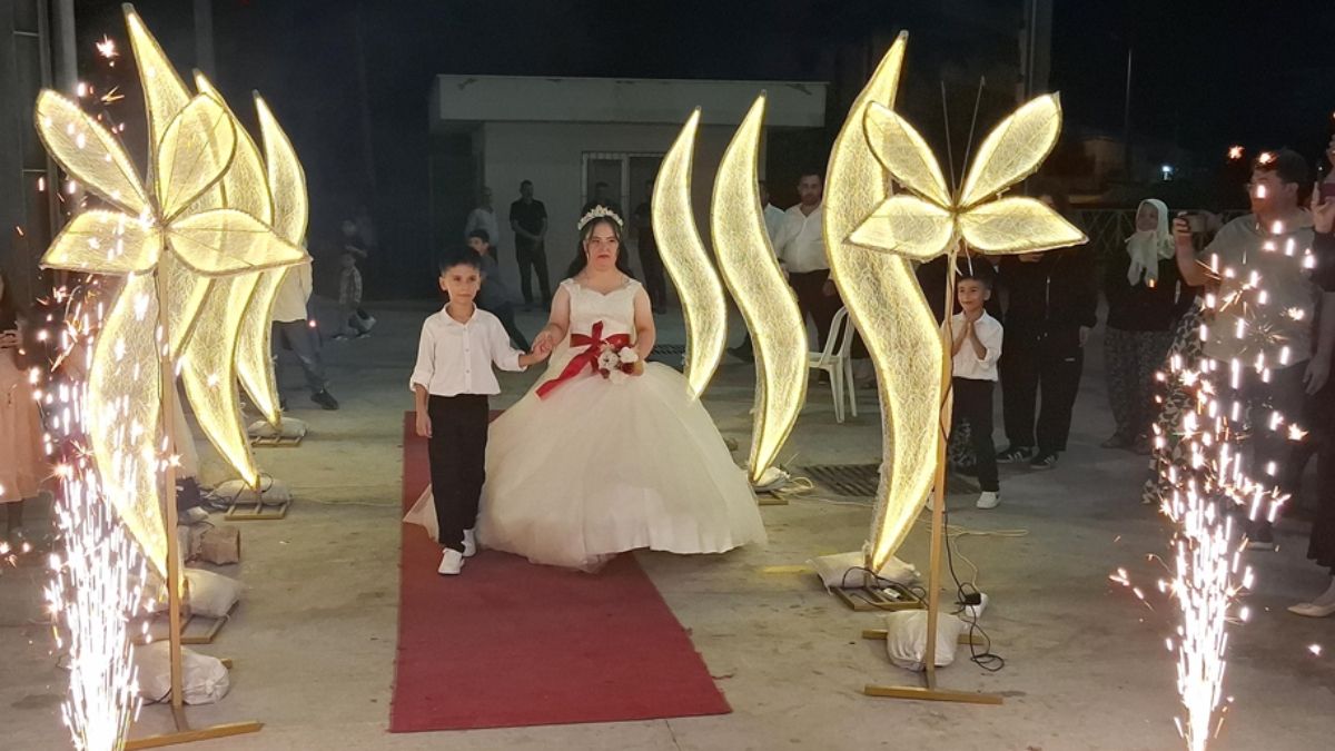Antalya'da down sendromlu genç kız için hayalindeki düğün düzenlendi