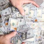 Benzin İstasyonunda Loto Kazanan Baba, 1 Milyon Dolarlık İkramiyesini Ailesiyle Paylaşacak