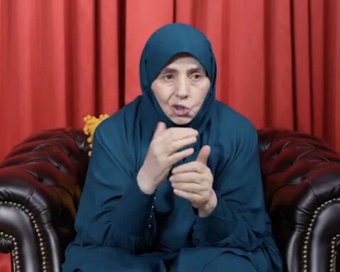 Emine Şenlikoğlu yeni kitabı ile bireysel ve evrensel sorgulamaları gündeme taşıdı