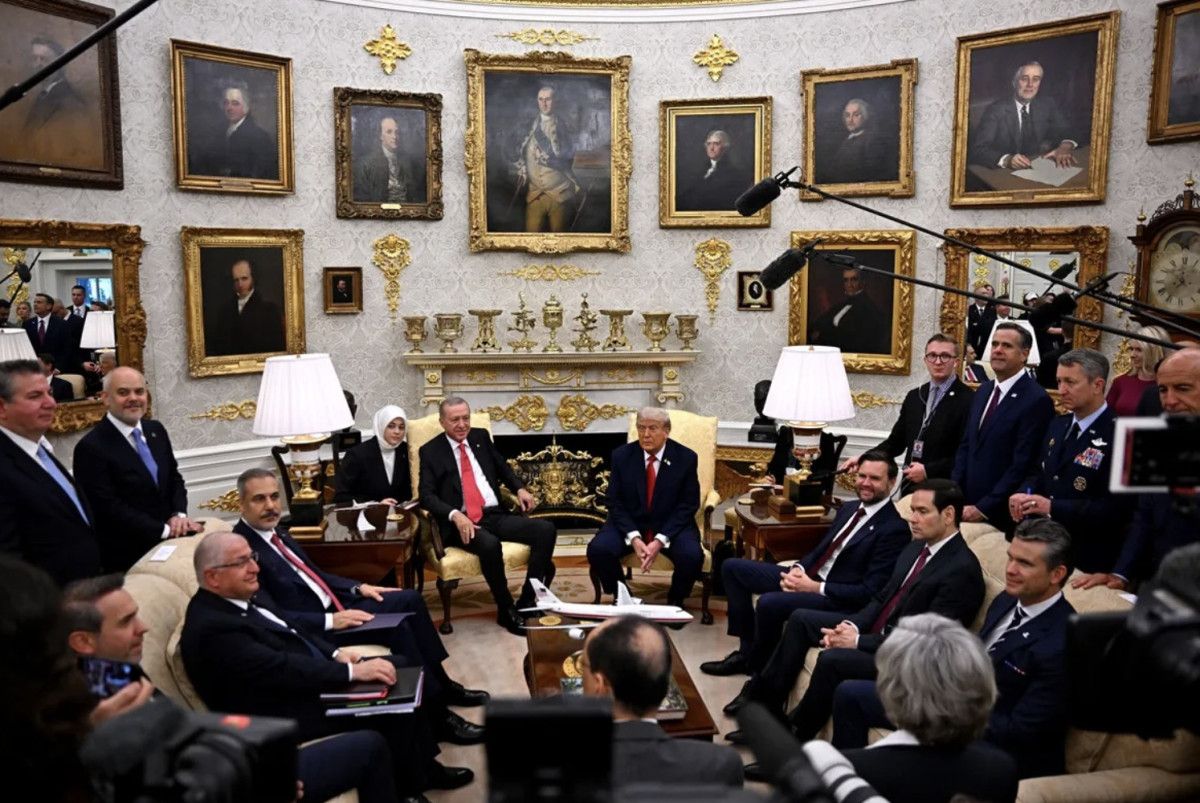 Erdoğan ve Trump'tan Ukrayna Savaşı Üzerine Kritik Görüşme ve F-35 Tartışması