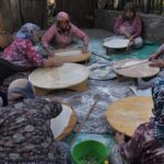 Kış Hazırlıkları İçin İmece Usulü Bir Araya Gelen Kadınlar Geleneklerini Yaşatıyor
