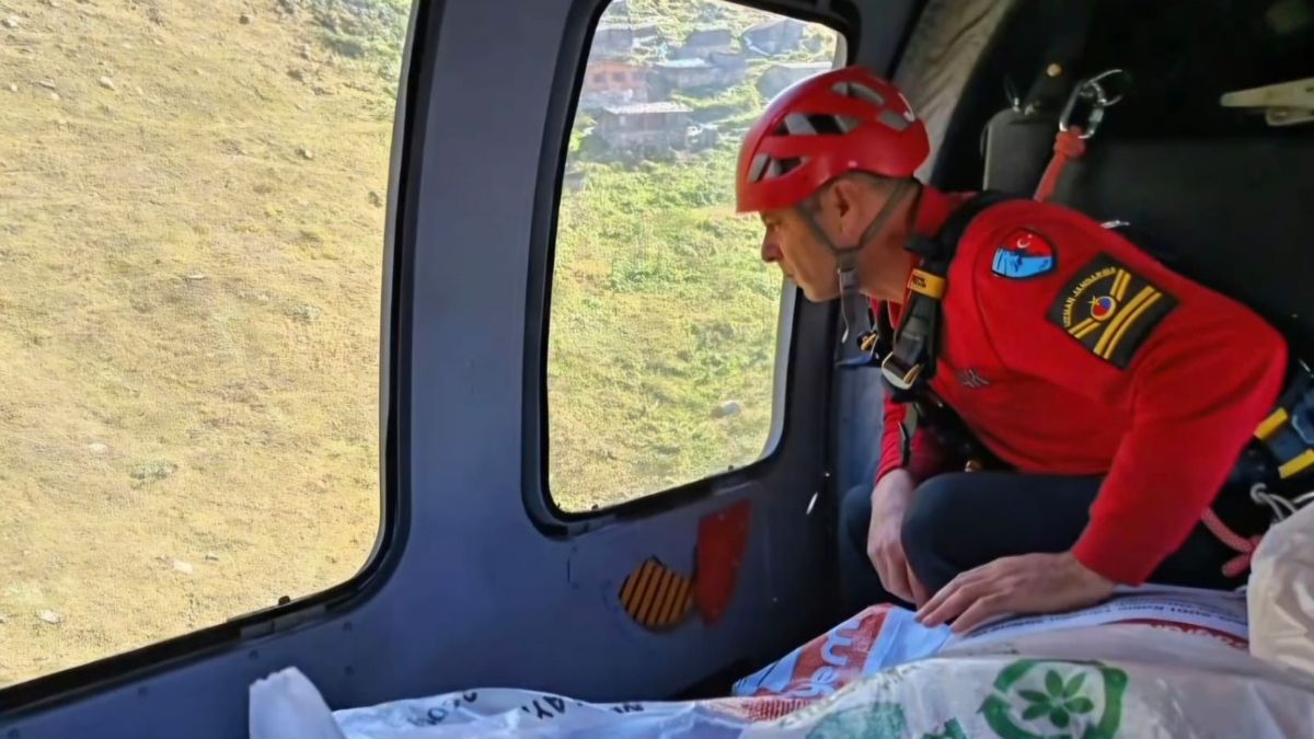 Rize Yaylalarında Mahsur Kalanlara Helikopterle Erzak Yardımı Yapıldı