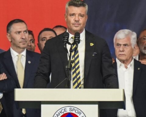 Sadettin Saran, Fenerbahçe'nin yeni başkanı olarak Samandıra'da takım ile buluştu