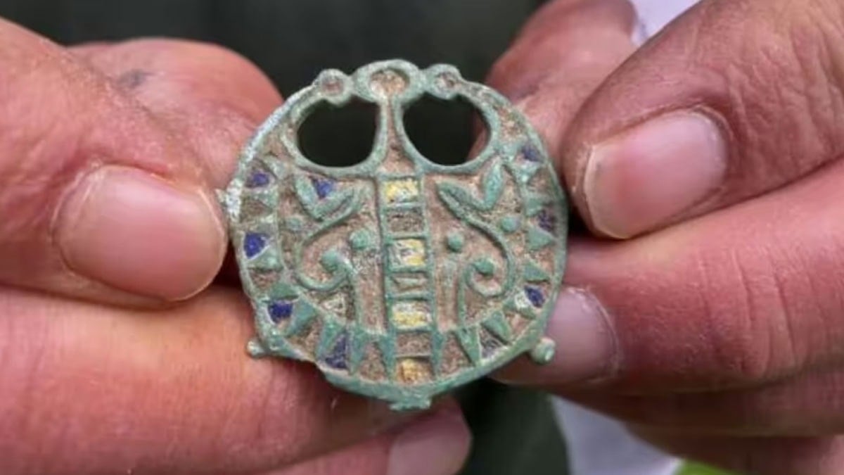 Tarlada Bulunan 2.000 Yıllık Broş Tarihine Işık Tutuyor