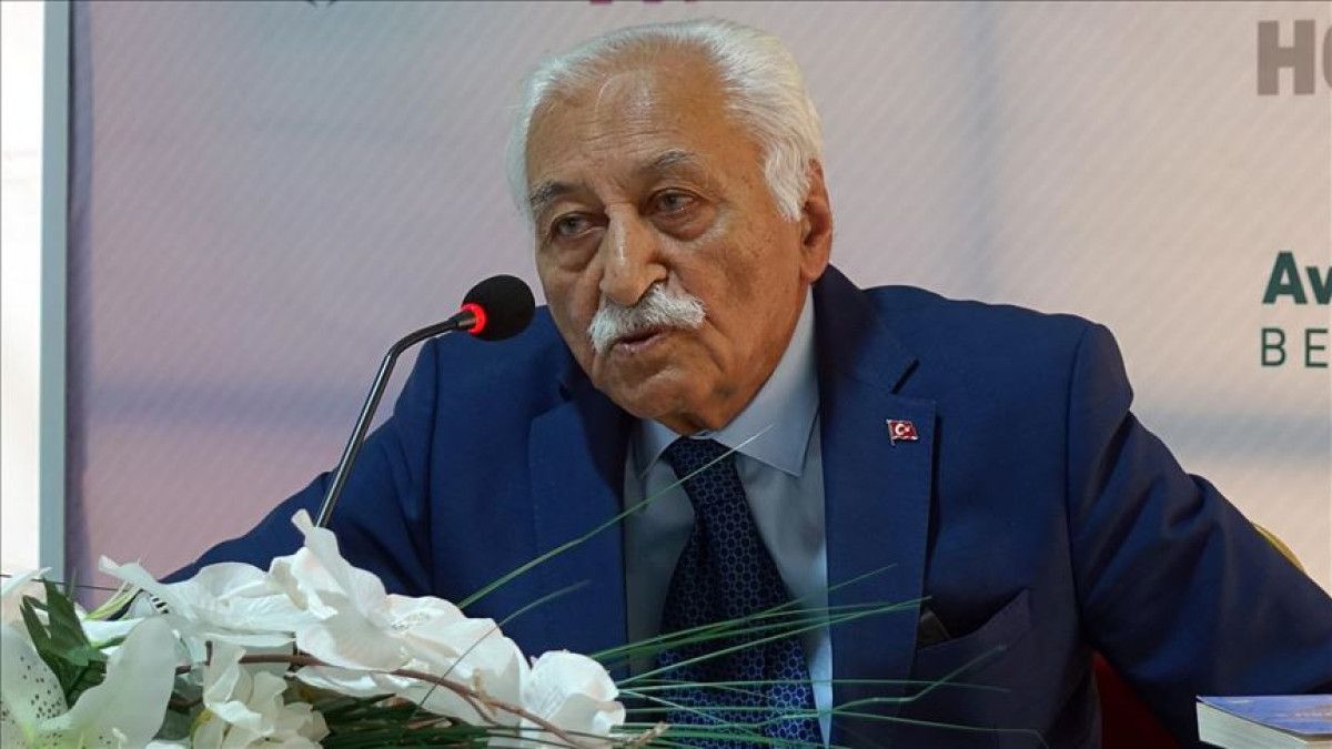 Yavuz Bülent Bakiler, Türk edebiyatına damga vuran bir şair olarak vefat etti