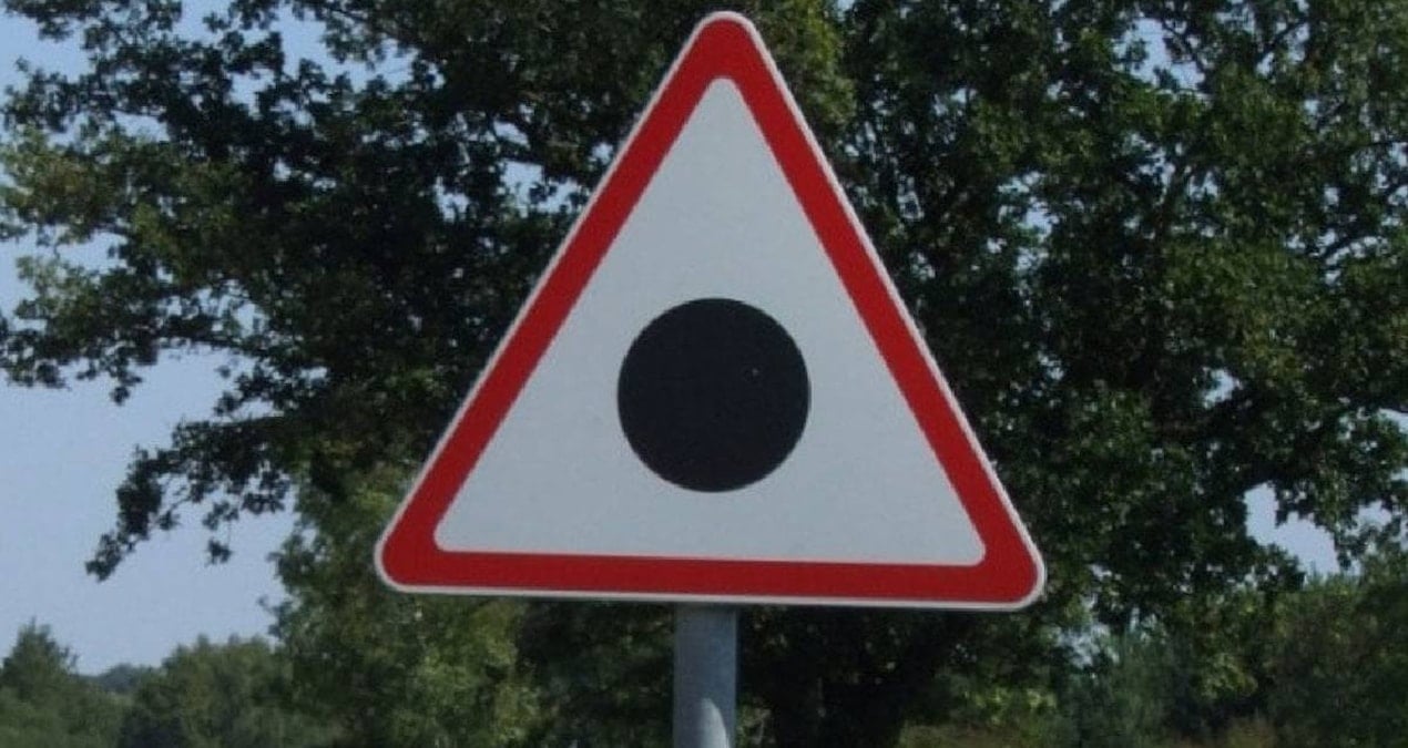 Yeni Trafik Levhası Sürücülere Tehlikeli Bölgeler İçin Uyarı Sağlıyor