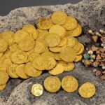 1500 Yıllık Define Kazısında Altın Sikkeler ve Nadir Mücevherler Bulundu