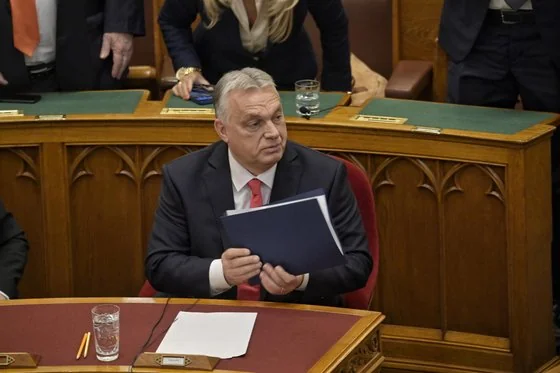 Macaristan hükümeti olağanüstü yetkilerini uzattı