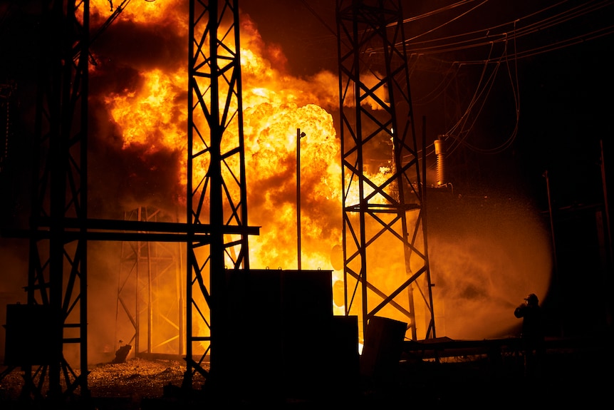 Night raids deepen energy war in Ukraine