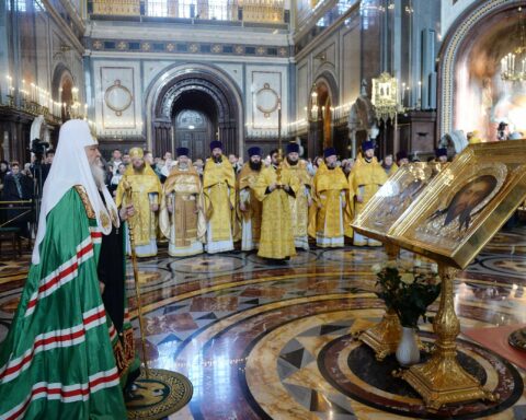 Rus Ortodoks Kilisesi kadınları erkek suçlarının sorumlusu olarak gösterdi