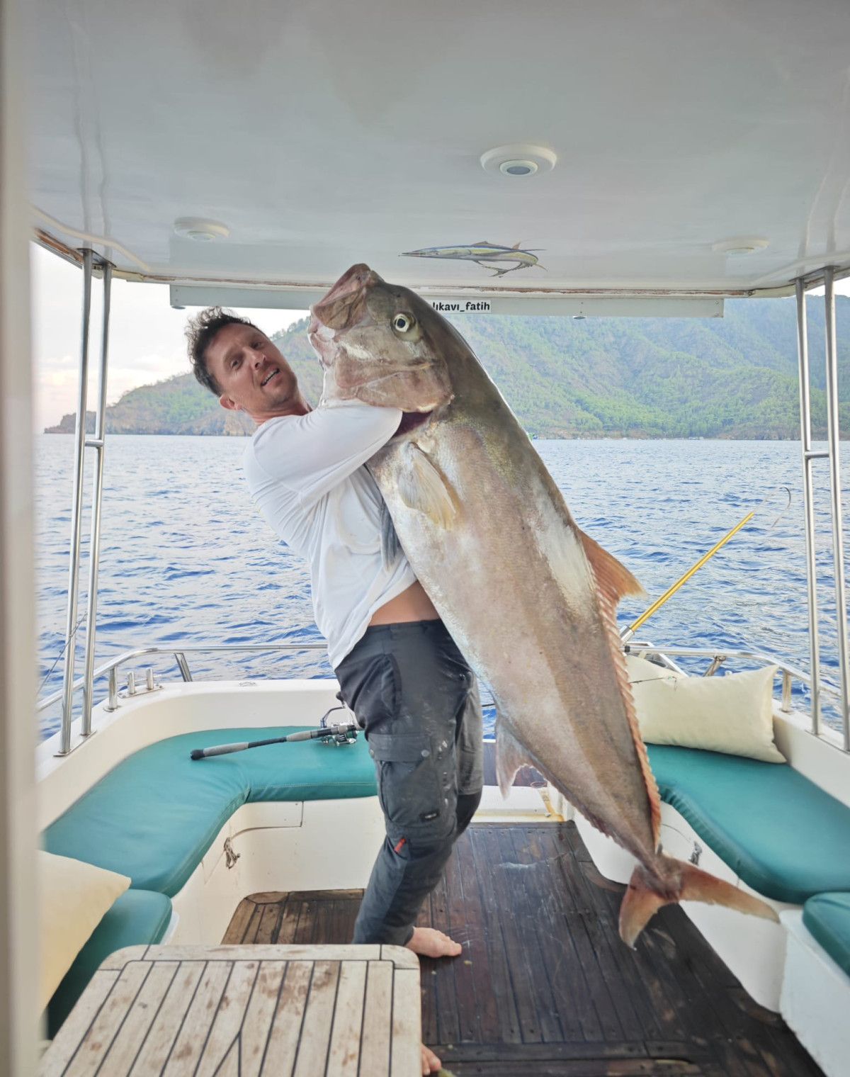 Antalya'da Avlanan Dev Balık, Kimsesiz Çocuklar İçin Bağışlandı