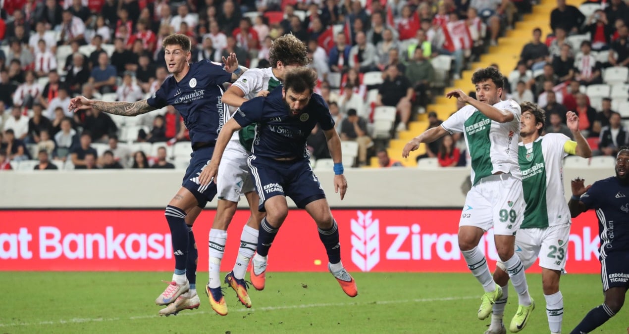 Antalyaspor, Ziraat Türkiye Kupası'nda Bursaspor'u 3-0 ile geçti