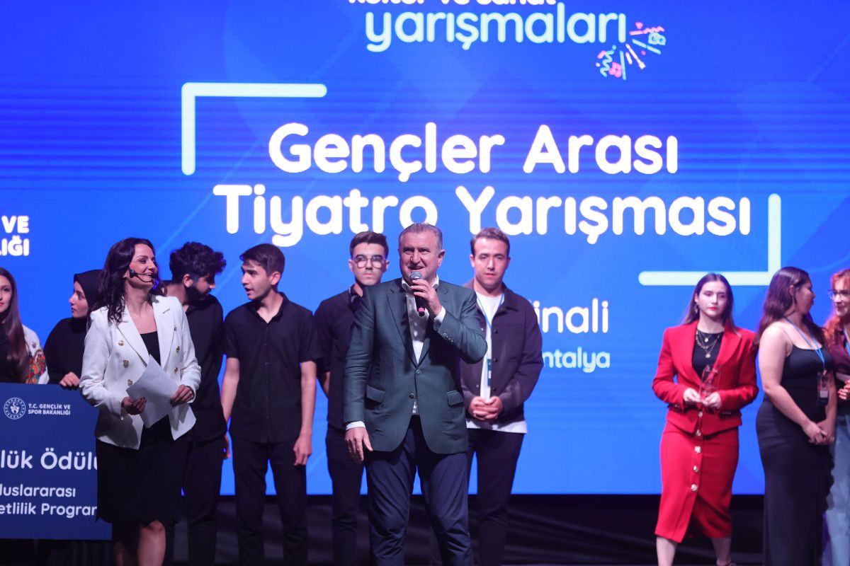 Aspendos Antik Tiyatrosu'nda gençler tiyatro yeteneklerini sergiledi