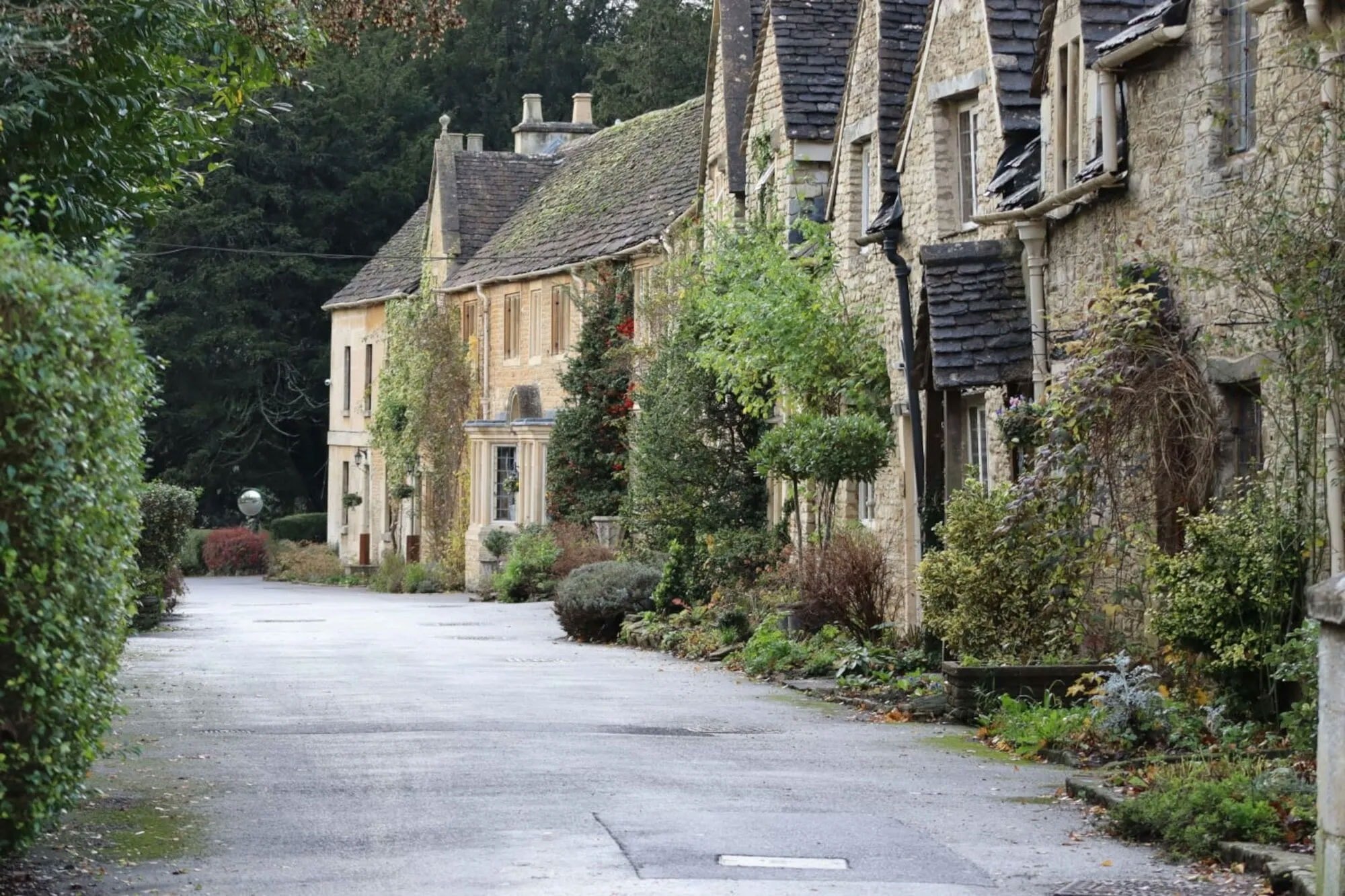 Bibury, Güzelliğiyle Turistleri Ağırladı Ama Sakinleri Evlerinden Çıkamaz Hale Geldi