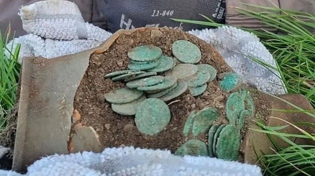 Bir Keşif Hikayesi: Metal Dedektörüyle Bulduğu 15 Bin Roma Sikkesiyle Tarihe Geçti