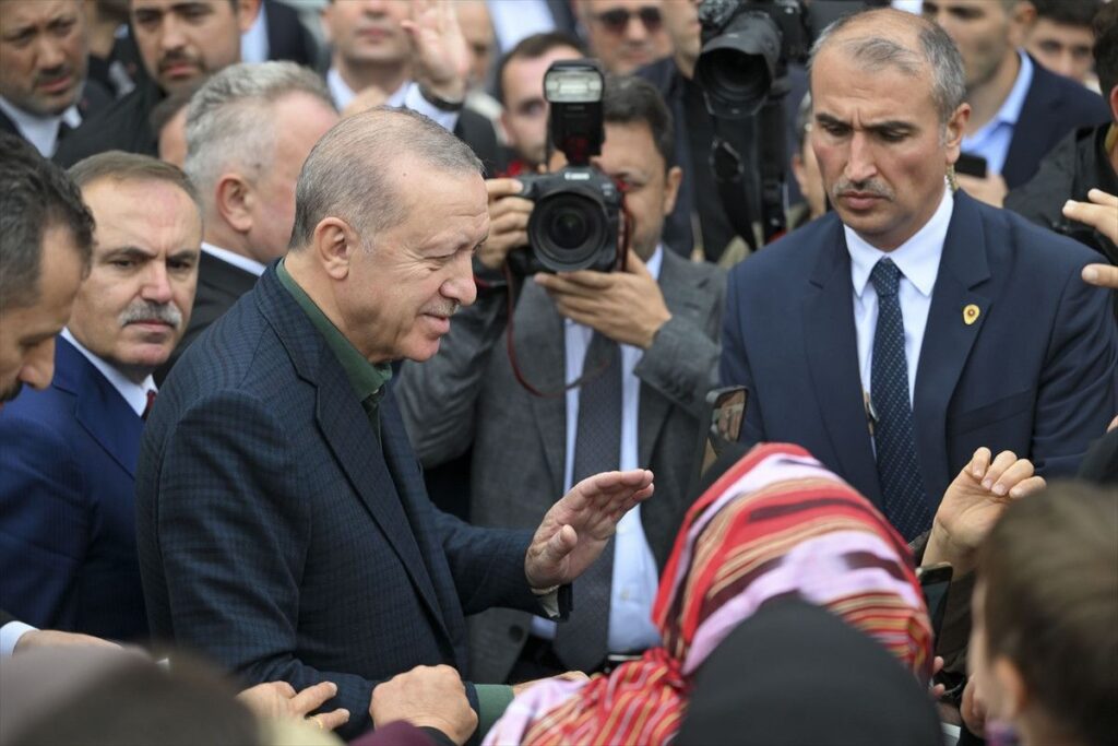 Cumhurbaşkanı Erdoğan, Rize'de vatandaşlarla bir araya geldi
