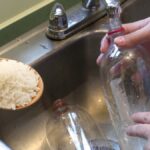 Dar ağızlı şişeleri temizlemenin basit ve etkili yöntemi