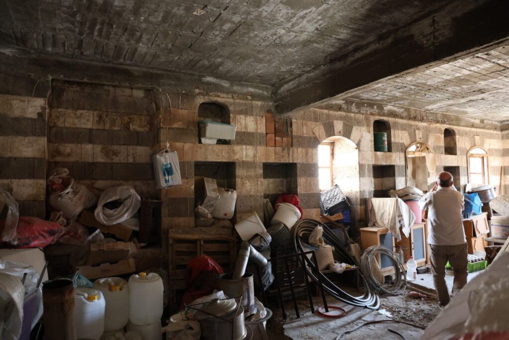 Diyarbakır'daki 15. yüzyıldan kalma Beyler Konağı restore bekliyor