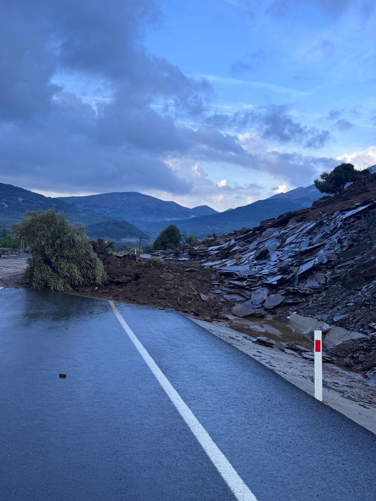 Gökçeada’da Sağanak Yağış Hayatı Olumsuz Etkiledi