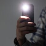 Google, Pixel Telefonlar İçin Hızlı Ayarlar'a El Feneri Parlaklık Ayarı Ekliyor