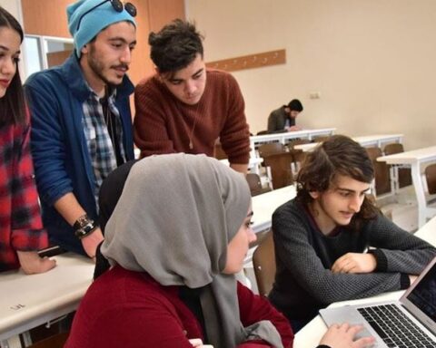 Google, Üniversite Öğrencilerine 1 Yıl Ücretsiz AI Depolama Hizmeti Sunuyor
