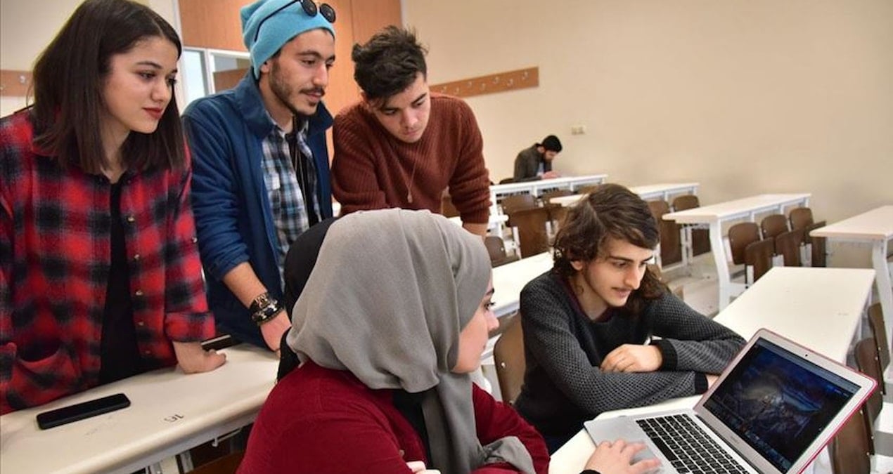 Google, Üniversite Öğrencilerine 1 Yıl Ücretsiz AI Depolama Hizmeti Sunuyor