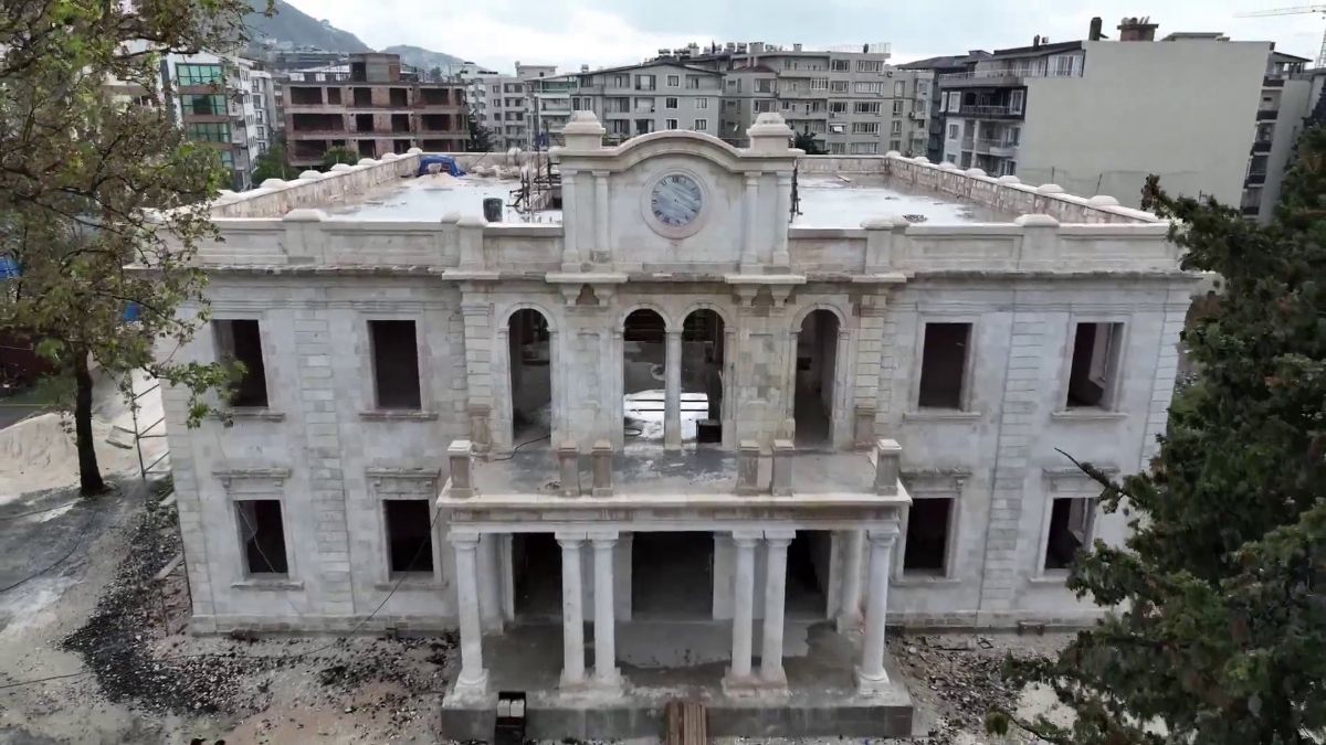Hatay'da Tarihi Valilik Binası Restorasyonu Devam Ediyor