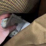 İkinci El Takım Elbisenin Cebinden 700 Dolar Çıktı