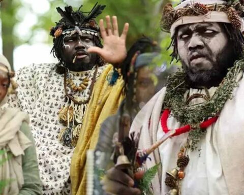 İskoçya'da Kral Atehene'nin Gerçek Kimliği Iflas Eden Bir İş Adamı Olduğu Ortaya Çıktı