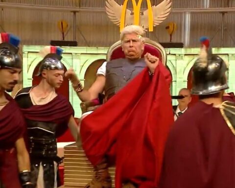 İsrail Medyasında Trump'a Kral Tacı Giydiren Program Dikkat Çekti