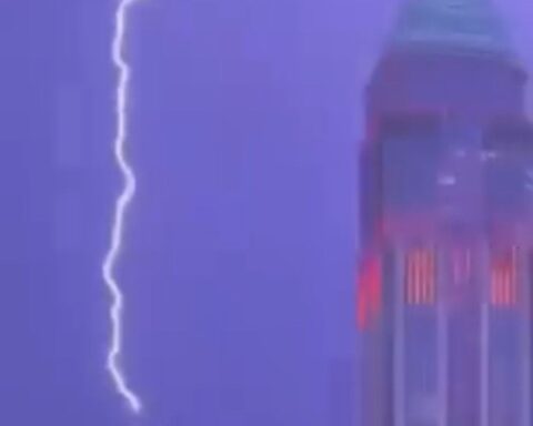 İstanbul Finans Merkezi’ne Yıldırım Düştü, O Anlar Kameraya Yansıdı