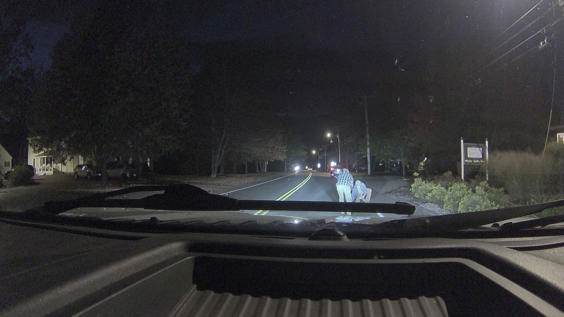 Kennebunk'ta Düşen Nakit Parayı Alan Adamın Kimliği Araştırılıyor