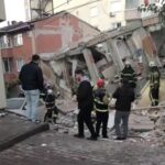 Kocaeli'de 6 katlı bina çöktü, kurtarma çalışmaları devam ediyor