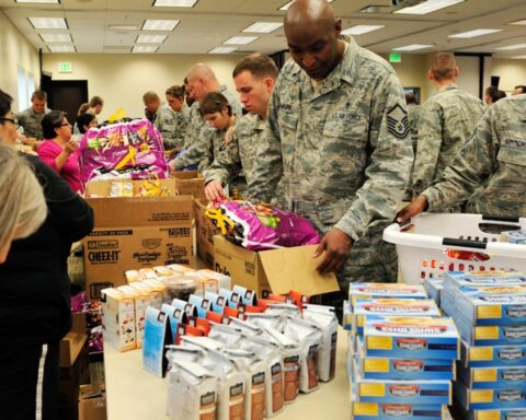 Maaşları Kesilen ABD'li Askerler Gıda Yardımına Başvurmaya Zorlandı
