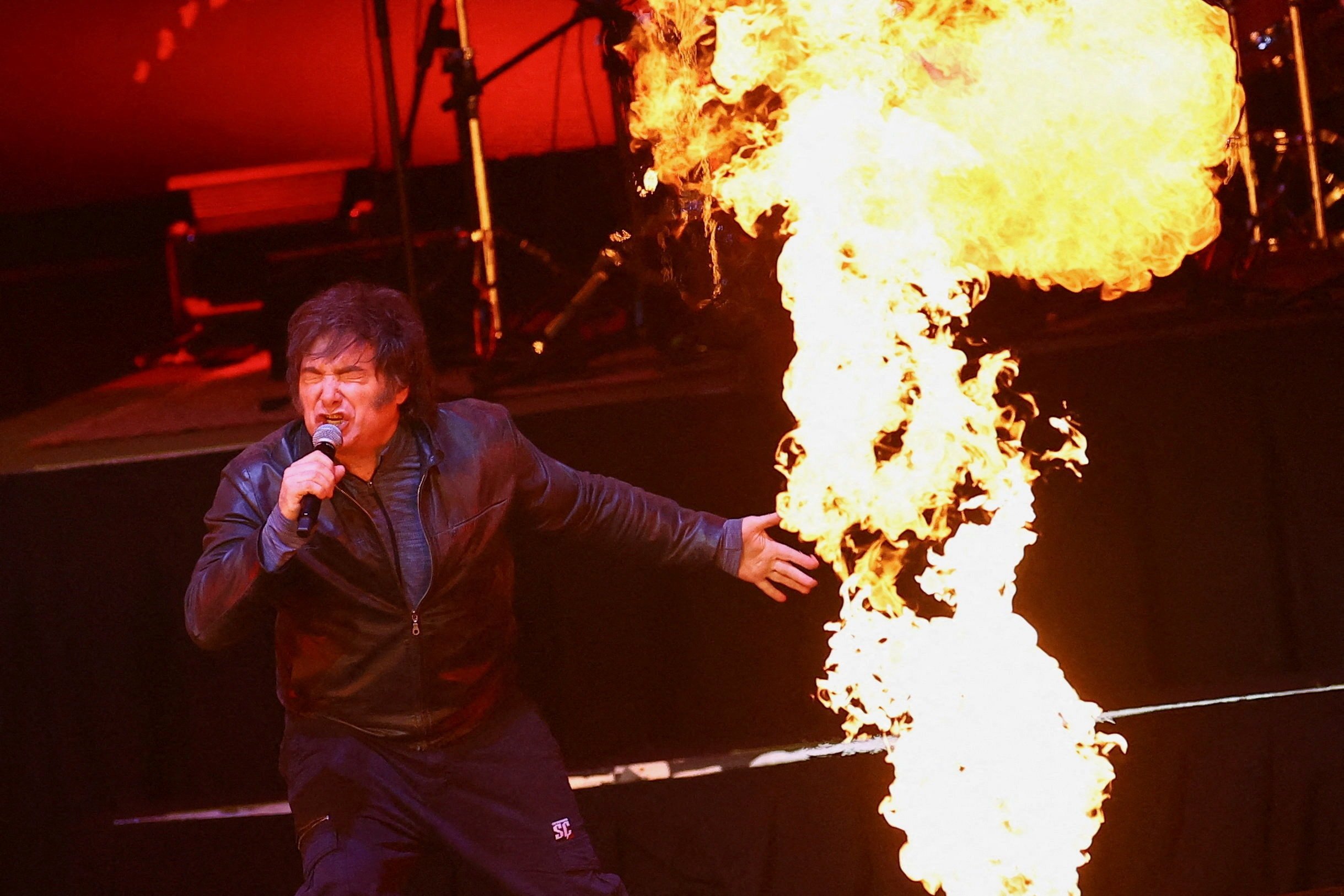 Milei konser verirken ekonomik krizle mücadele eden Arjantin halkı zor durumda