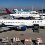 New York'ta yolcu uçakları pistte çarpıştı; bir kişi hafif yaralandı