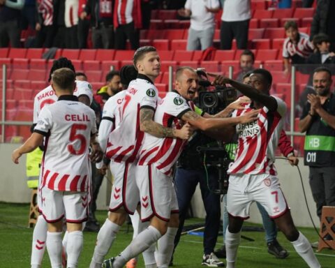 Samsunspor, Dinamo Kiev'i 3-0'la Geçerek UEFA Konferans Ligi'nde İkinci Galibiyetini Aldı