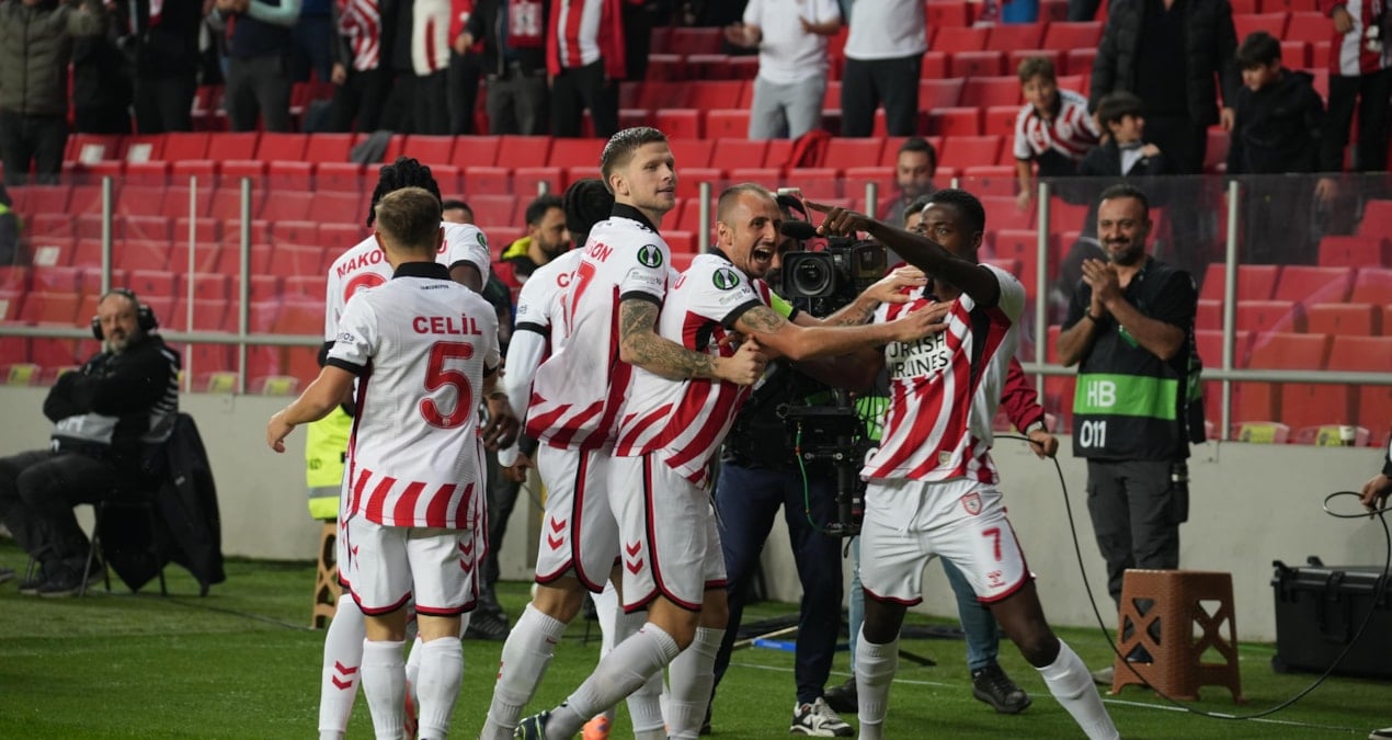 Samsunspor, Dinamo Kiev'i 3-0'la Geçerek UEFA Konferans Ligi'nde İkinci Galibiyetini Aldı