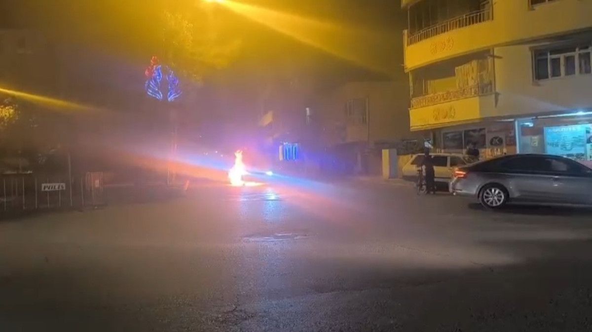 Siirt'te Seyir Halindeki Araç Yanarak Hasar Gördü