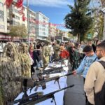 Tekirdağ'da 29 Ekim Kutlamasında Komandoların Silah Sergisi Yoğun İlgi Gördü