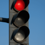 Trafik ışıklarına beyaz ışık ekleniyor; otonom araçlar için devrim niteliğinde değişim