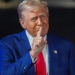 Trump, Kanada'nın "sahte" reklamı nedeniyle gümrük tarifelerini artırıyor