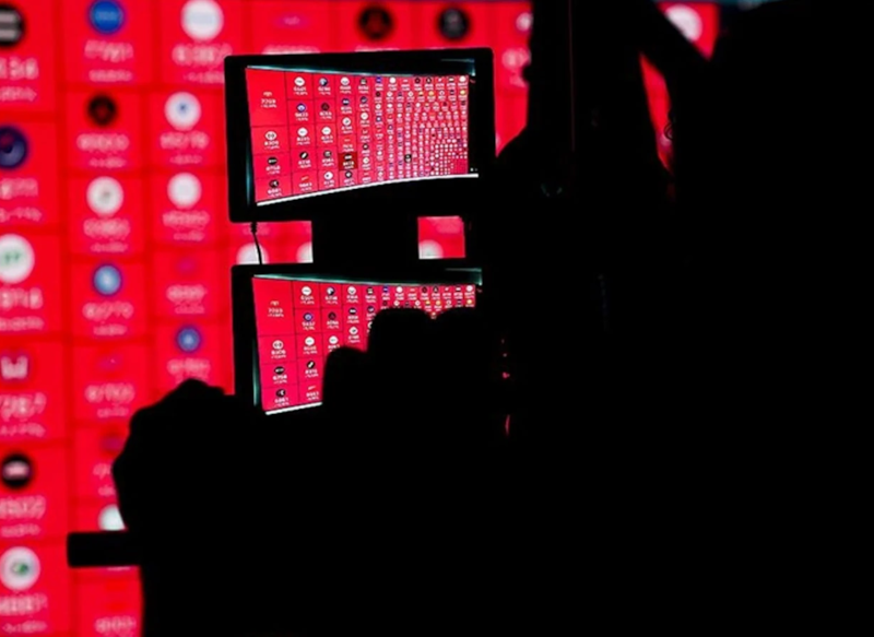 Trump'ın Çin ile görüşmesi risk iştahını düşürüyor; altın fiyatları geriliyor