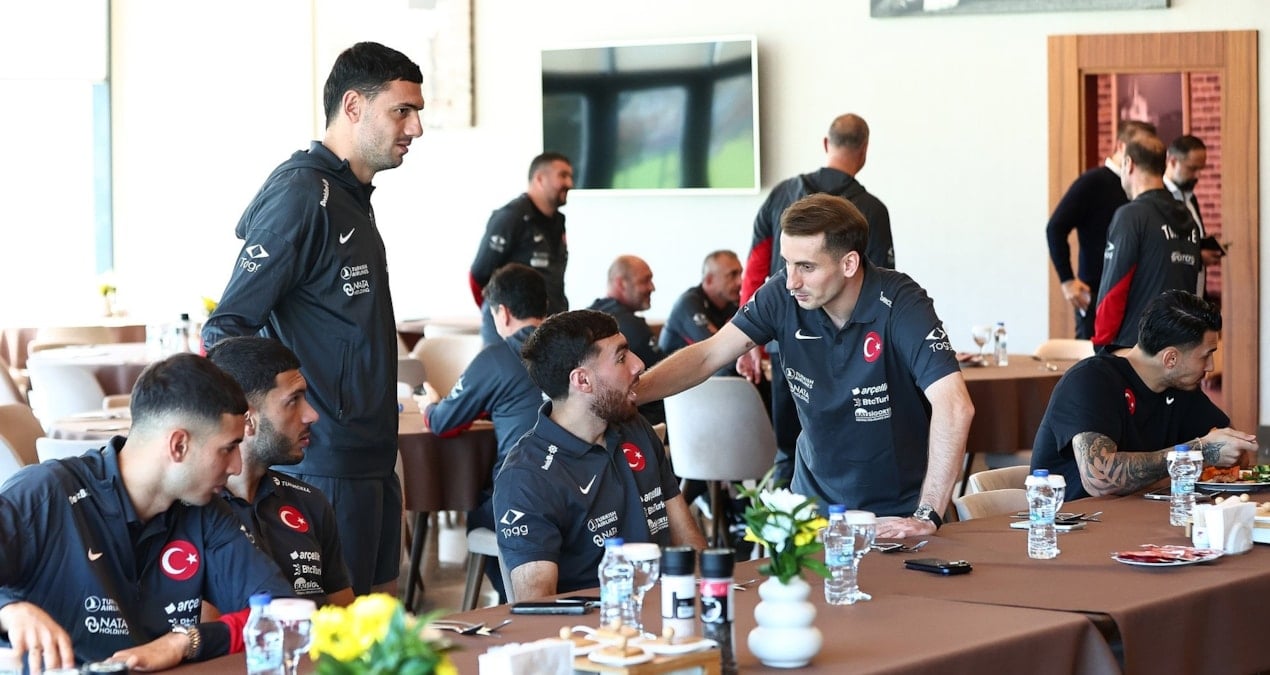 Üç futbolcu, milli takım kampına geç katılacak