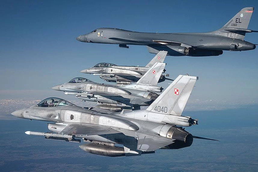 Polonya savaş uçakları Baltık Denizi üzerinde Rus keşif uçağını önledi