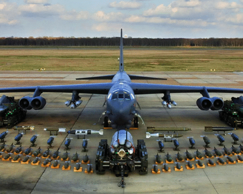 ABD'nin B-52 Uçağı Venezuela Üzerinde Uçtu, Savaş Endişeleri Arttı