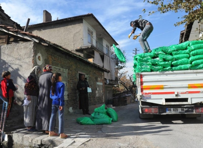 AKP’li Vekilin Yoksulluk İtirafı: Ekonomik Sorunlar Halkın Üzerinde Yük Olmaya Devam Ediyor