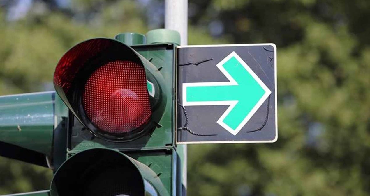 Almanya'da Yeşil Ok İşaretinin Yanlış Anlaşılması Trafikte Cezalara Yola Açıyor