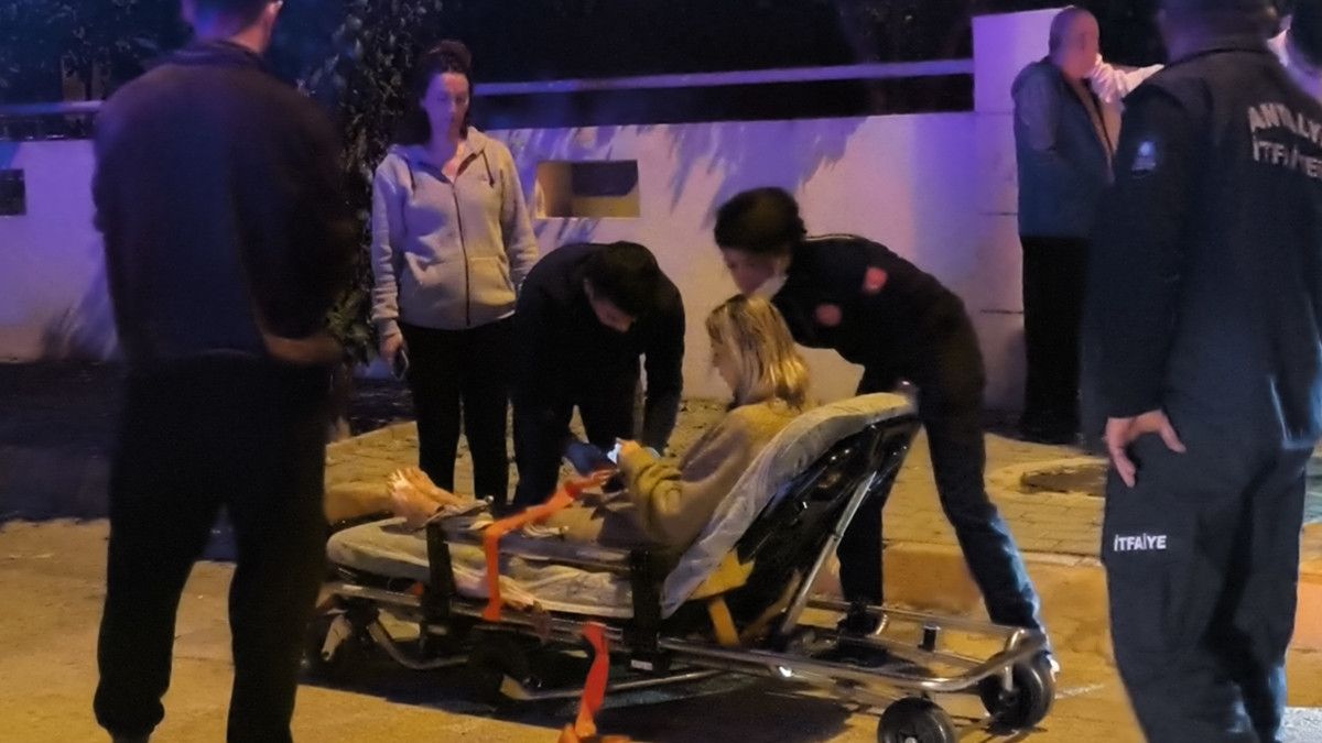 Antalya'da Süs Mumları Yangına Sebep Oldu, Aile Hastaneye Sevk Edildi