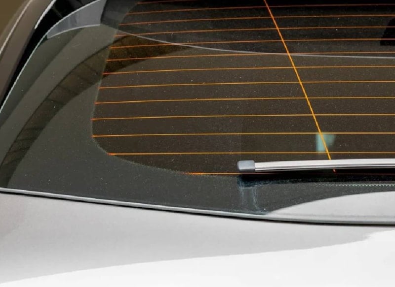 Arka camdaki yatay çizgiler, araç güvenliğinde kritik rol oynuyor